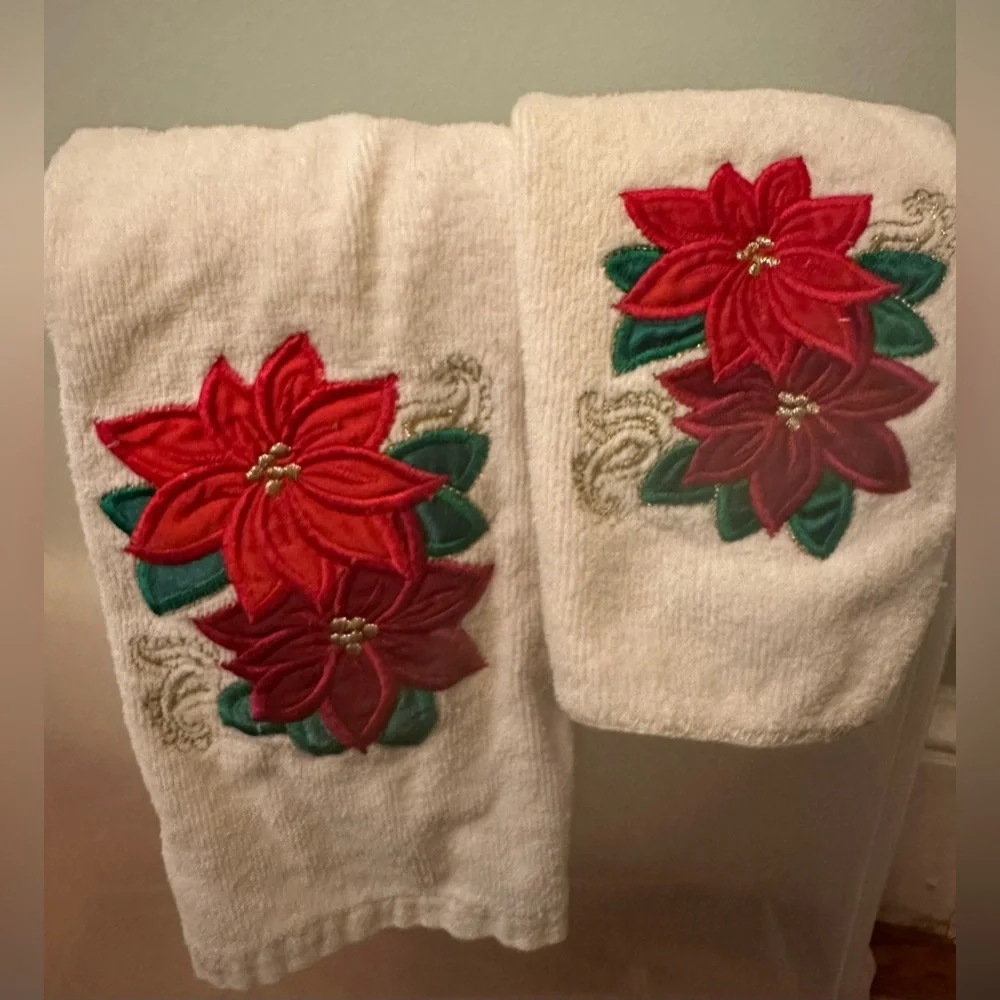 Cecil Saydah Velour Terry Holiday Poinsettias Guest Hand Towel & Wash Cloth Set